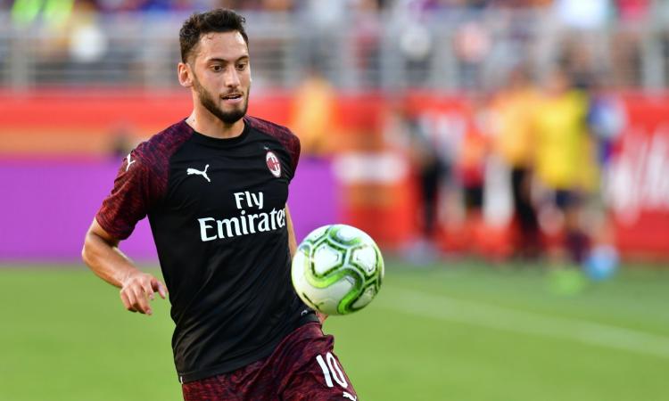 Calhanoglu conteso, il Milan non lo cede: Leonardo ha un piano
