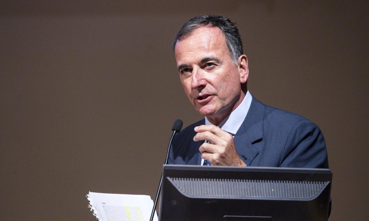 Frattini lancia l'allarme: '20% di casi di mafia nel calcio post-Covid'