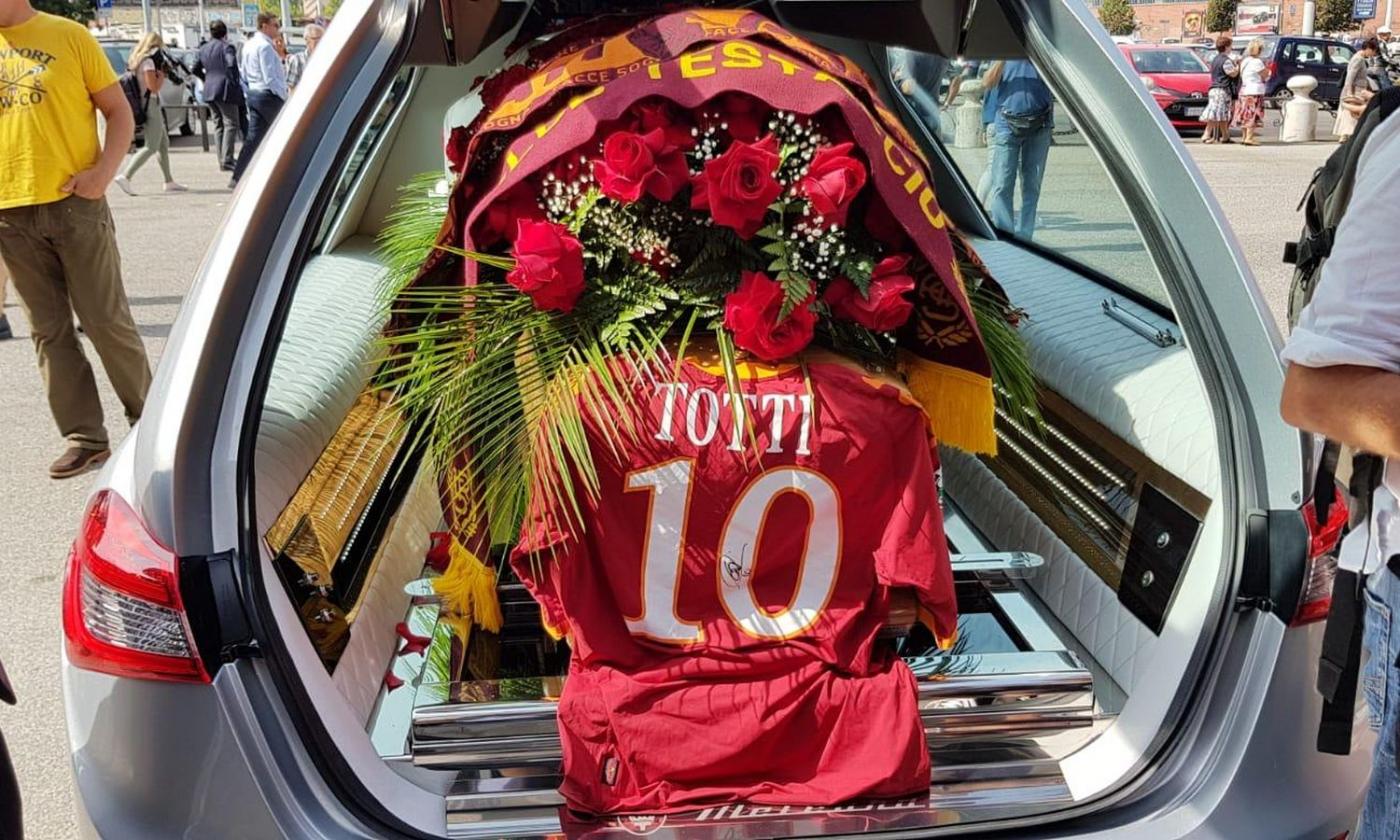 A Roma i funerali di Maria Sensi. Rosella: 'Era una grande giallorossa' FOTO e VIDEO