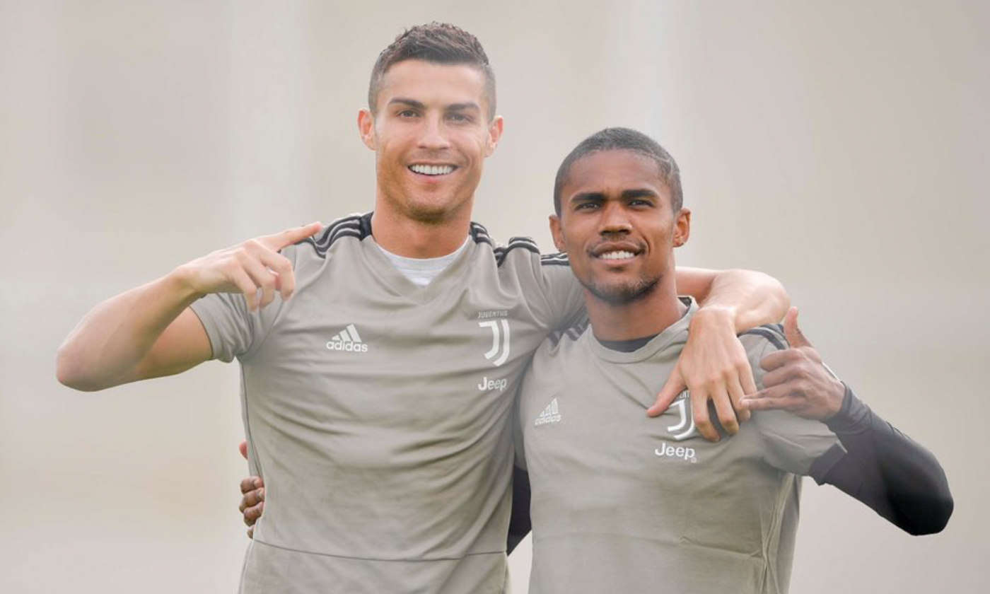 Juve, Douglas Costa esulta con Ronaldo FOTO