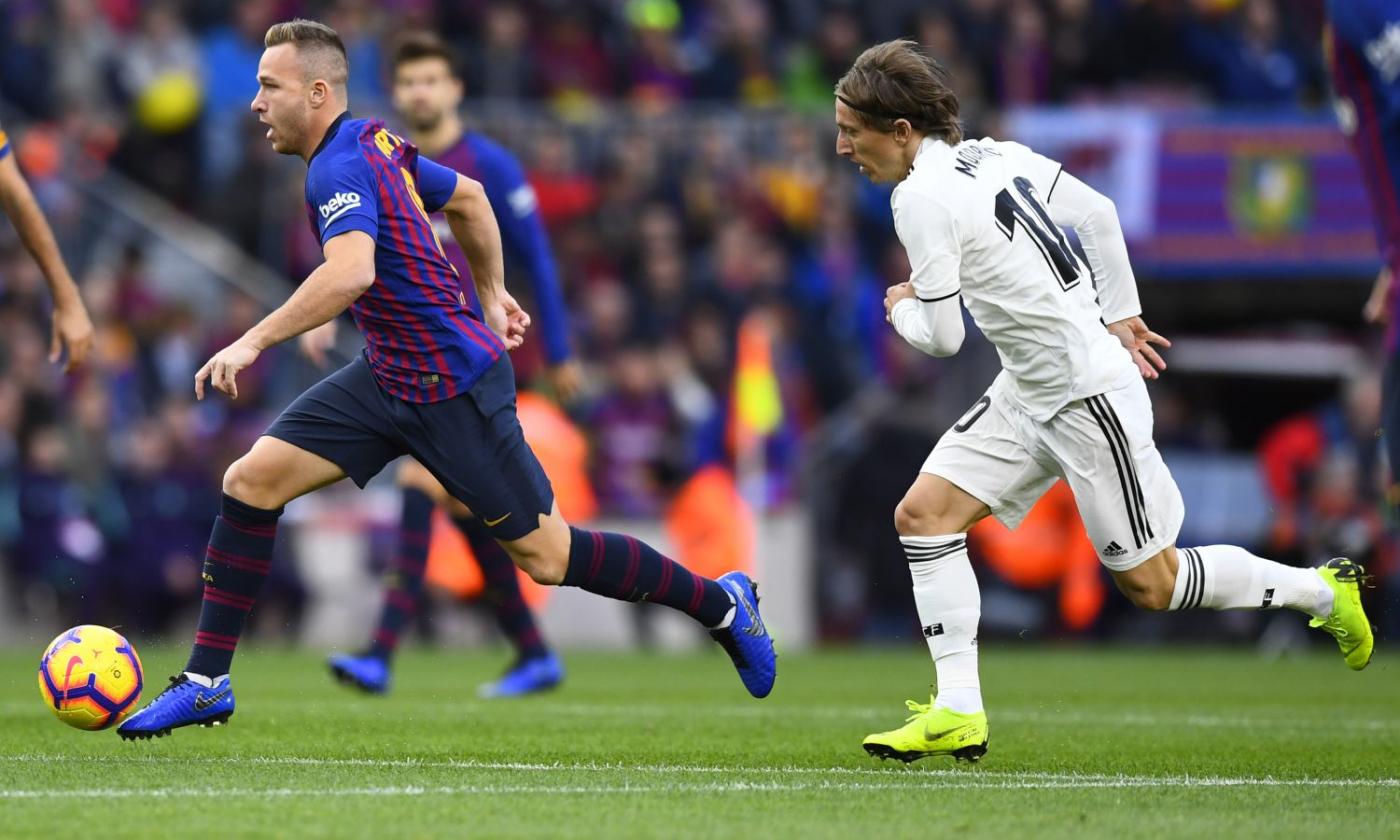 Barcelona midfielder Arthur robbed during Barça-Liverpool