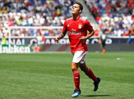 Dall'interesse della Juventus al ruolo di Mendes: il Napoli torna su Grimaldo