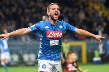 Mertens braccia larghe Napoli