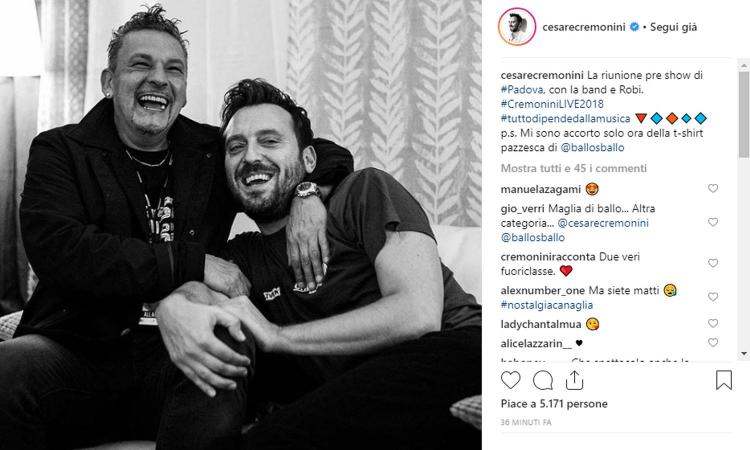 'Ah, da quando Baggio non gioca più': e Roby si presenta al concerto di Cremonini