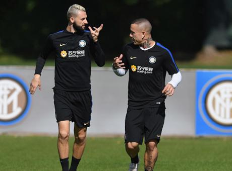 Inter: Fabrizio Corona attacca Brozovic, Nainggolan lo difende