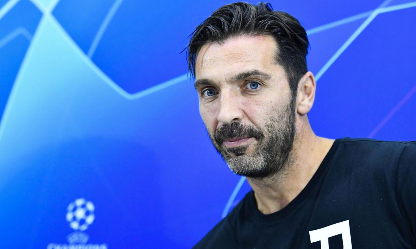 PSG, Buffon remembers Gordon Banks - pics