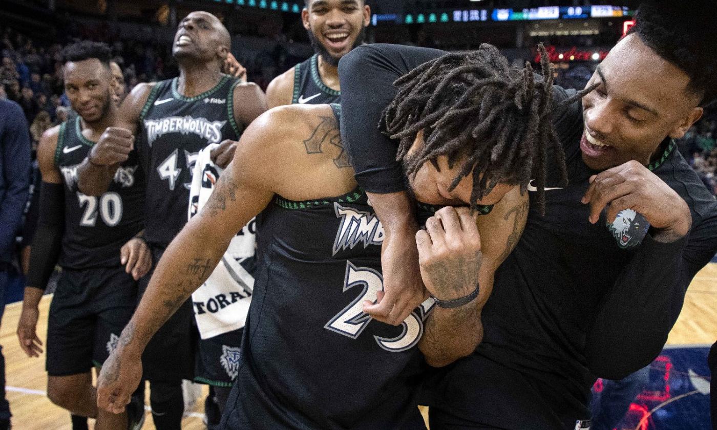 Rose da brividi: 50 punti e stoppata decisiva. Poi le lacrime e l'applauso di tutta l'NBA: 'È ancora un supereroe'