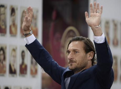 Roma, anche Totti partecipa alla Ten year Challenge FOTO