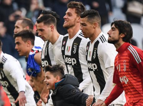 Juve, nuovo look per Perin FOTO