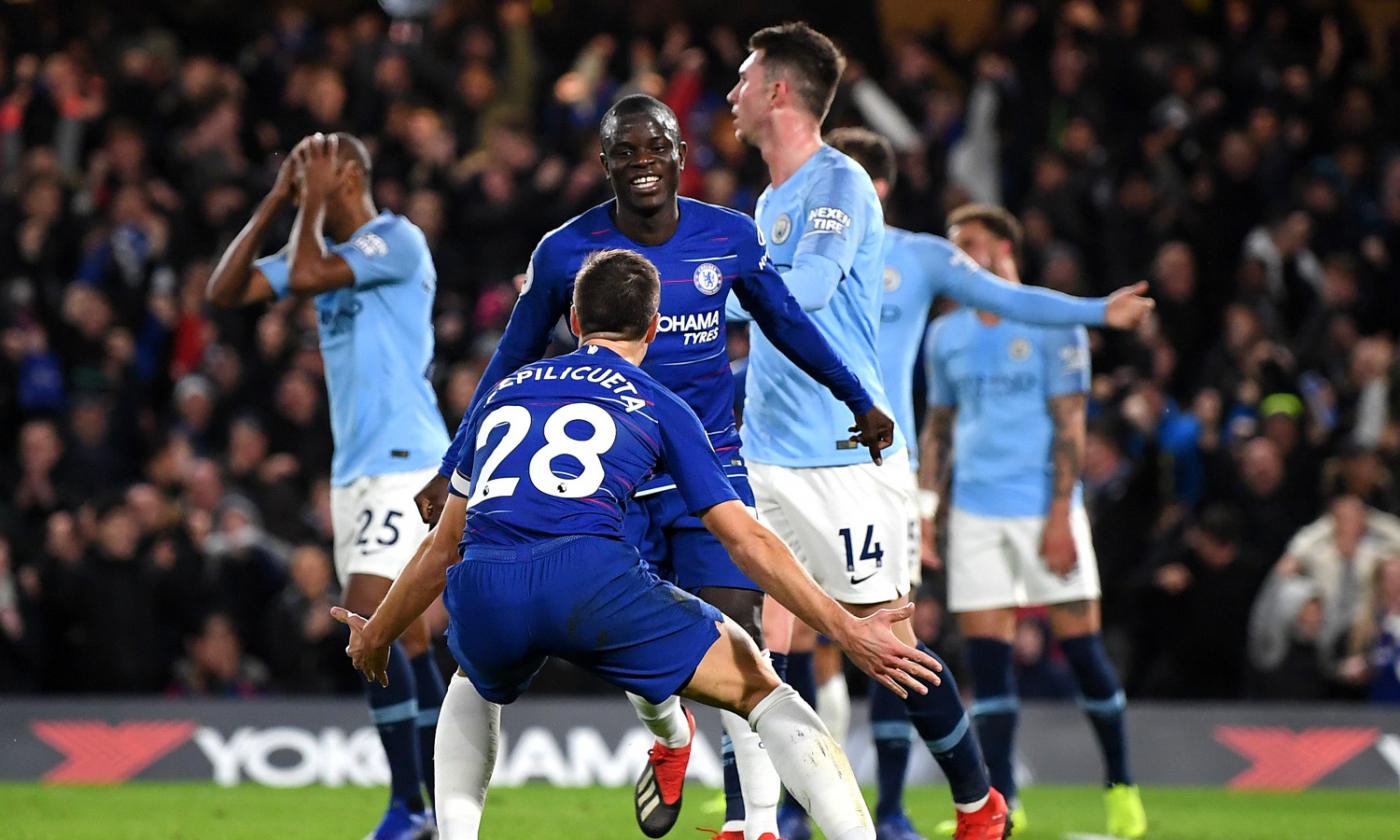 Sarri batte Guardiola con i gol di Kanté e David Luiz: il Chelsea torna in corsa 