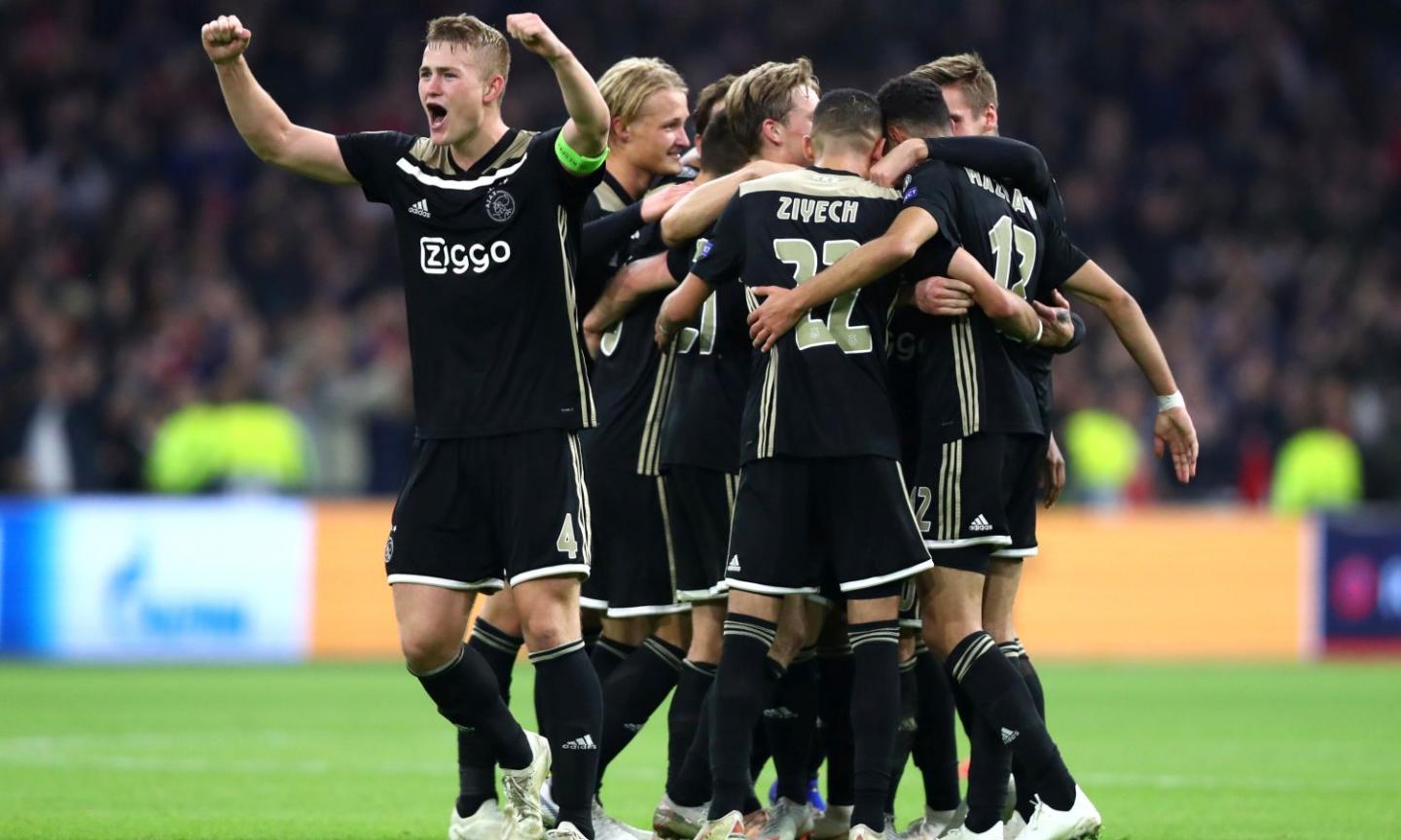 Il giorno dopo l'impresa: Ajax, allenamento nello stadio del Toro tra sorrisi e applausi dei tifosi juventini GALLERY