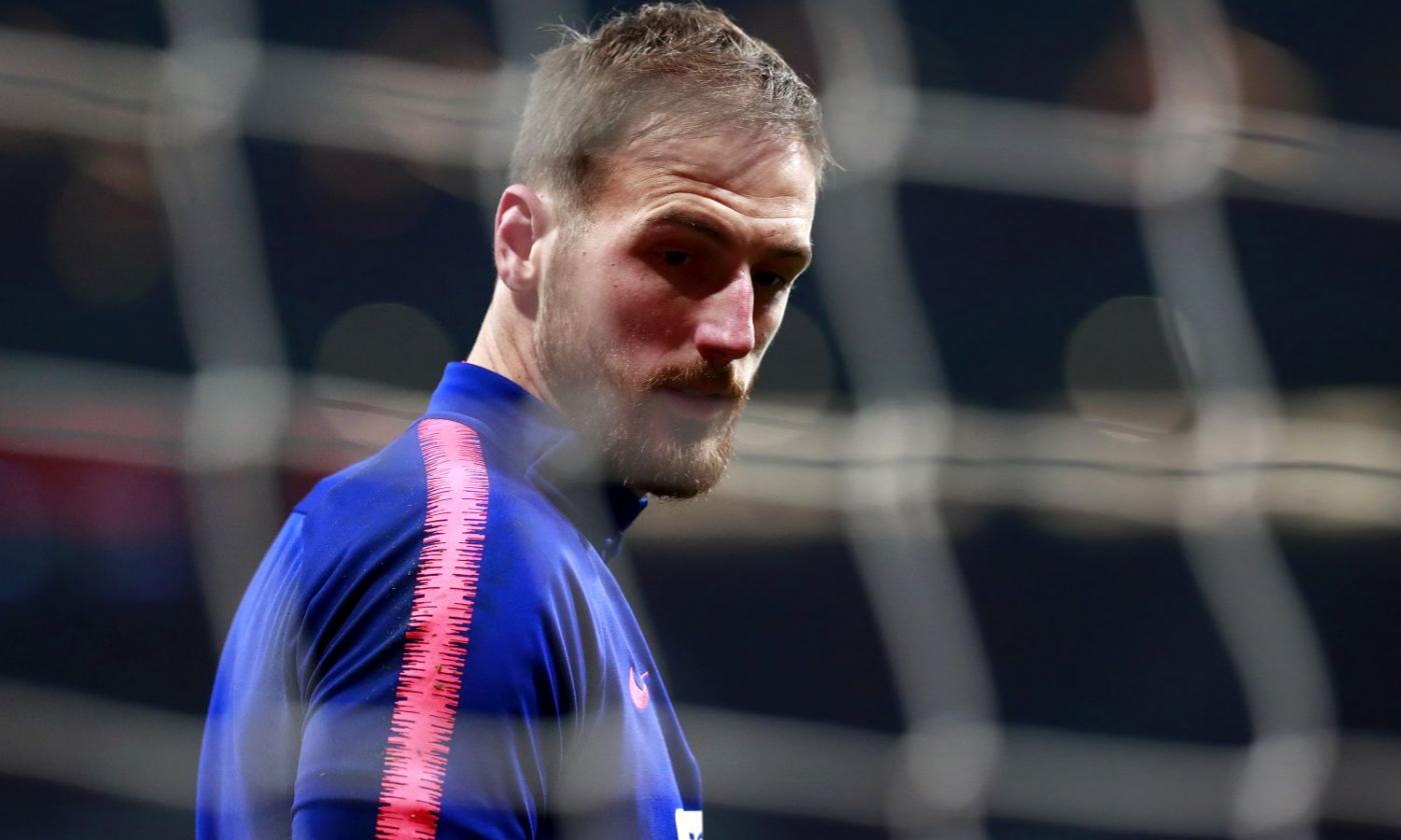 Oblak opens door to Manchester United move