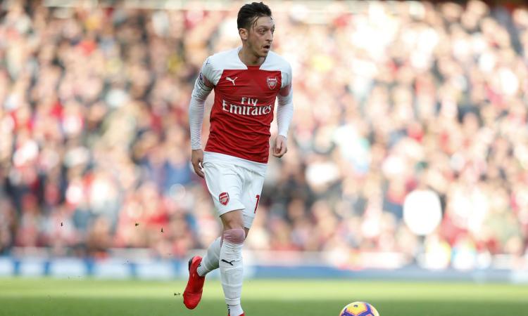 Inter, no allo scambio Perisic-Ozil