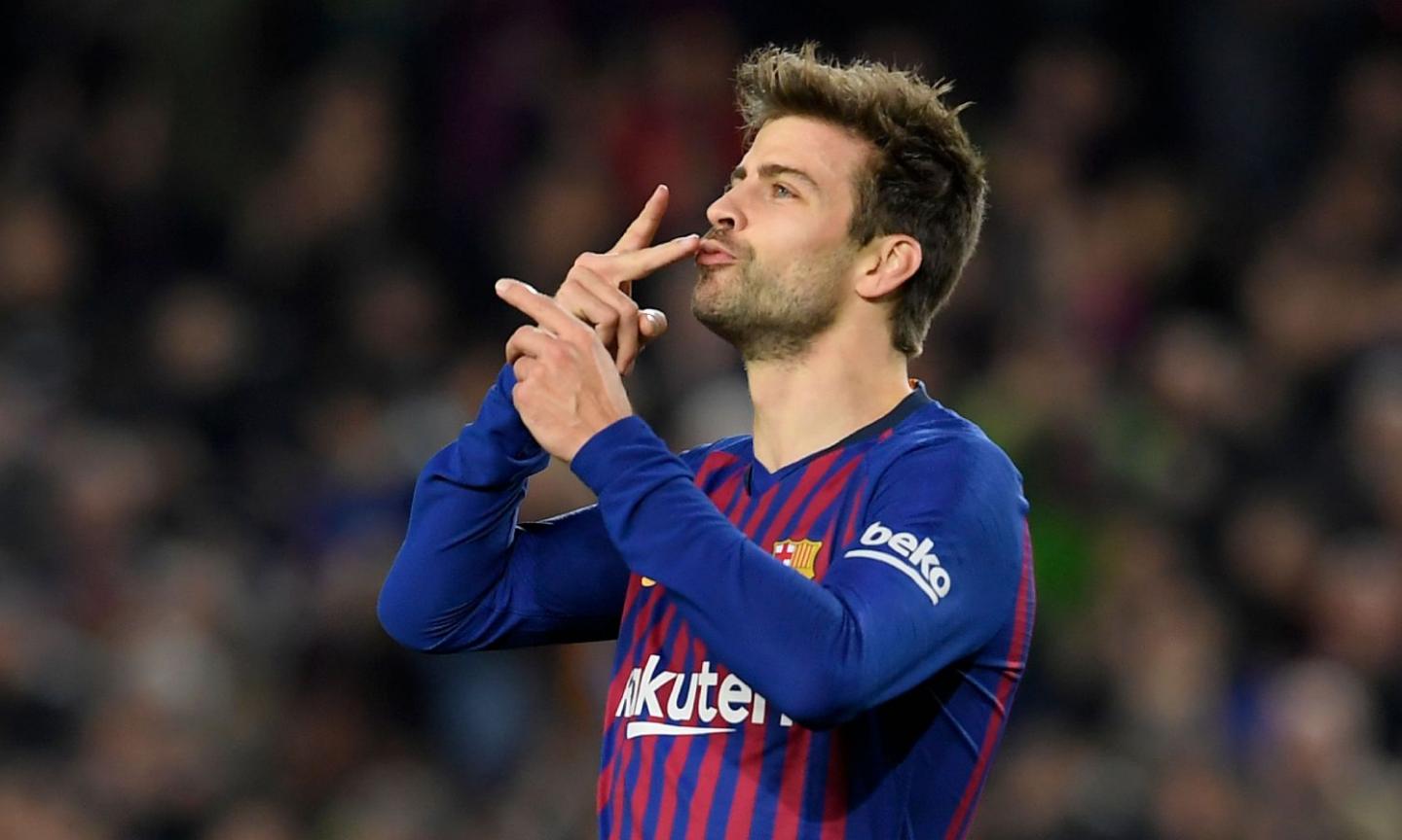 Piqué saluta Godin: 'Difensore epocale, mancherai alla Liga'