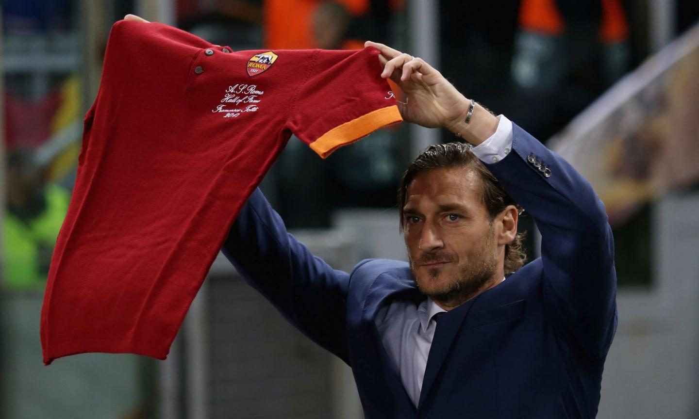 La Uefa celebra Totti: 'E' il re di Roma'