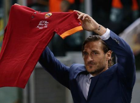Ce l'ho con... Totti, questi sono discorsi da bar. Anche Fabbri merita rispetto