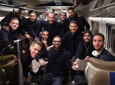 Juve a Bologna: Ronaldo e co., FOTO di gruppo in treno