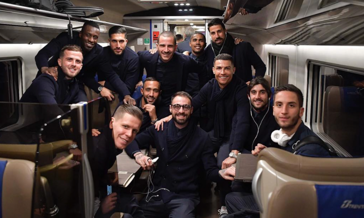 Juve a Bologna: Ronaldo e co., FOTO di gruppo in treno