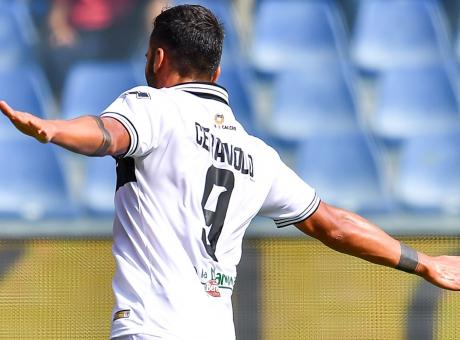 Parma, piccola frenata nella trattativa con il Benevento per Dezi e Ceravolo