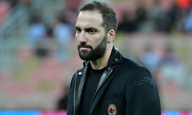 UFFICIALE: Higuain non convocato per il Genoa, addio a un passo