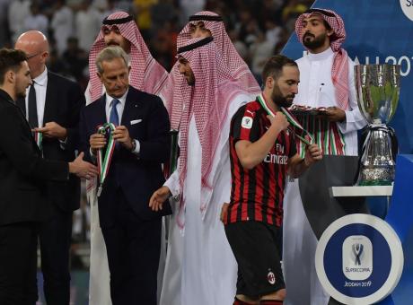 Esplode l'ira di Higuain: tra le proteste con Banti e un addio sempre più vicino