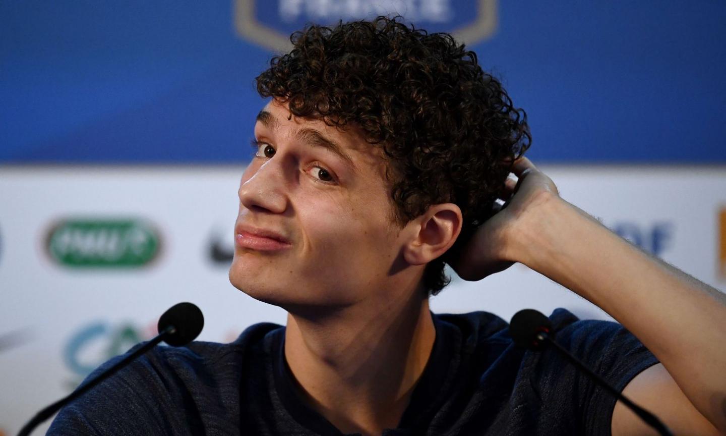 Offerta Bayern per Pavard, lo Stoccarda smentisce