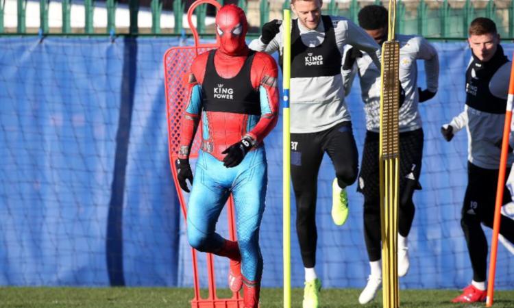 Leicester: Vardy si allena travestito da Spiderman VIDEO