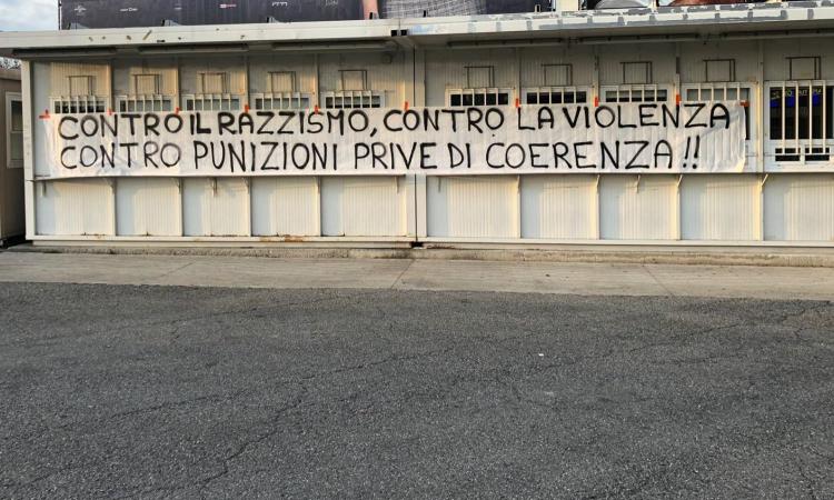Striscione tifosi Inter: 'Contro razzismo, violenza e punizioni prive di coerenza'