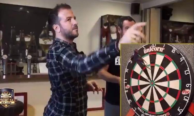 Addio al calcio, van der Vaart si dà alle freccette: è vicecampione del mondo vip
