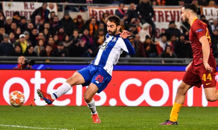Roma-Porto, rivivi la MOVIOLA: mano di Pepe, regolare il gol di Adrian Lopez