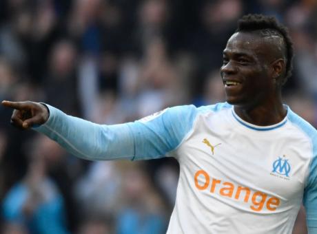 In attesa della Nazionale, cuore d'oro Balotelli: regala un'auto al fratello disabile del comico Amedeo Grieco