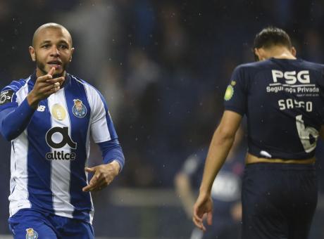 Inter, non solo Godin: offerto Brahimi a parametro zero e congelati due affari