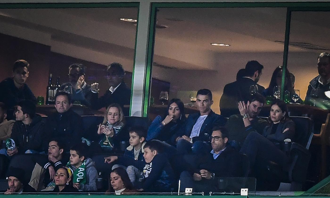 Juve, Ronaldo in tribuna per Sporting-Benfica FOTO