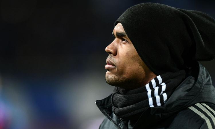 Douglas Costa migliora, ma per l'Ajax è a rischio: anche la Juve si allontana