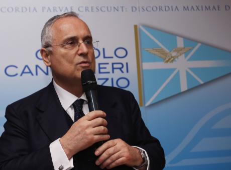 Lazio, un centrocampista che fa la Champions si offre
