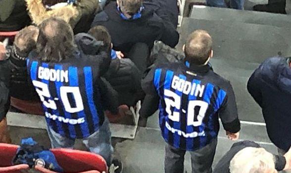 Inter fans wear Godin jersey, mock Juventus in the process