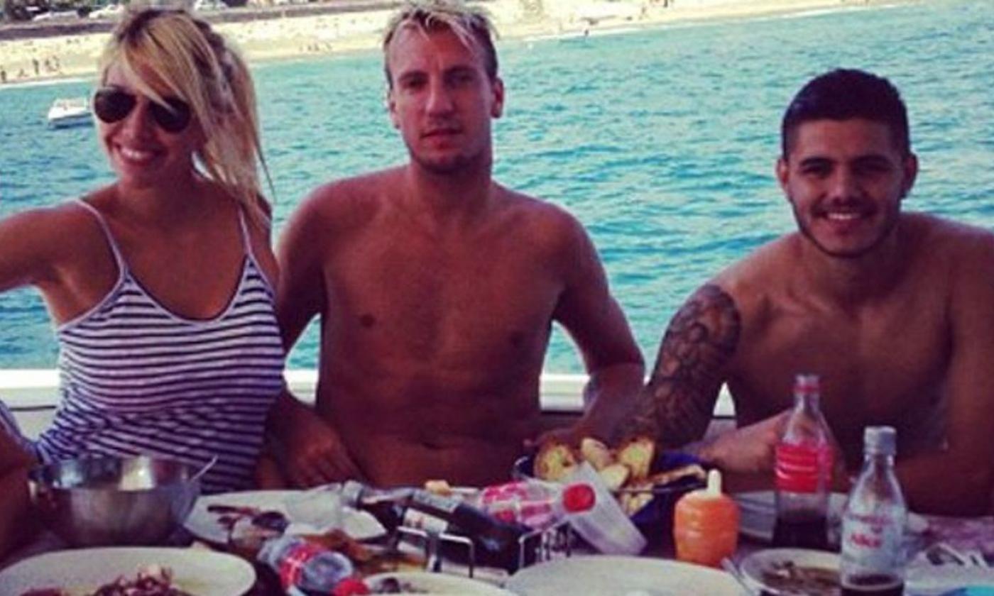 Maxi Lopez, bordate contro Wanda Nara e Selvaggia Lucarelli: 'Ne ho da raccontare sulle notti di queste due' 