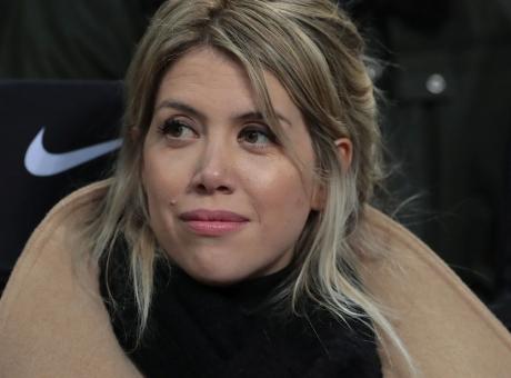 Wanda Nara, piccolo incidente sul lago di Como: si ribalta con la moto d'acqua FOTO