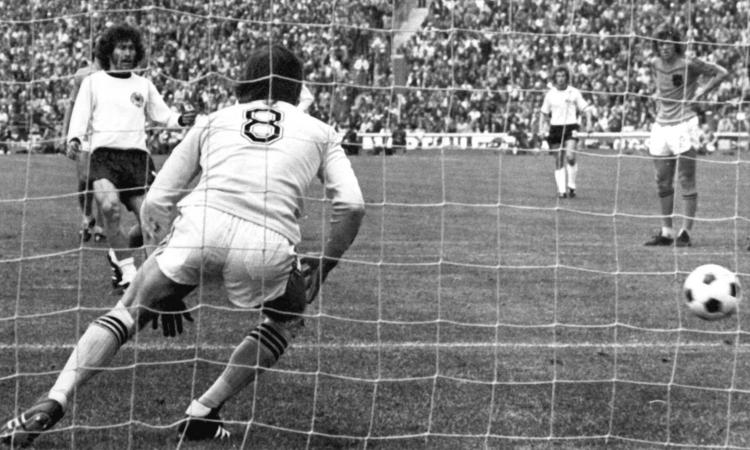 Jongbloed, la Grande Olanda e la vita fuori area del portiere con il numero 8