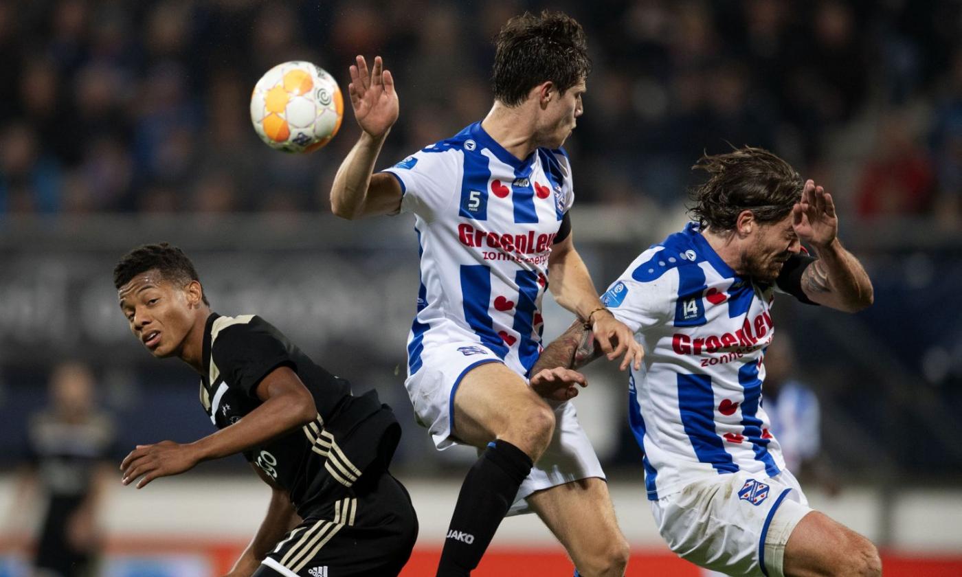 Ajax: contatti con l'Heerenveen per un difensore