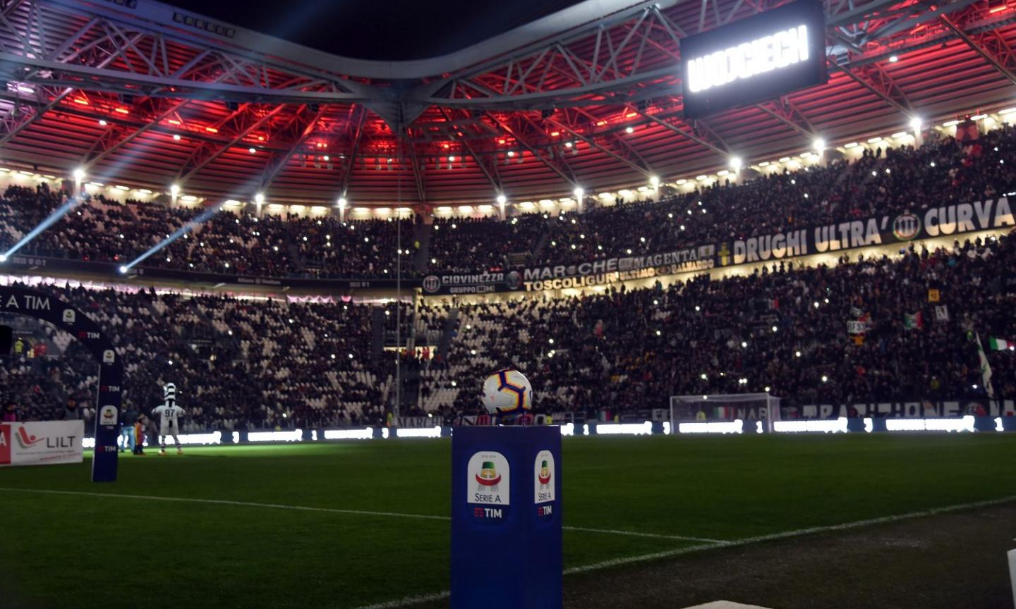 Napoli, Juve & co: tifo spaccato! Curve contro le società, tifosi contro le Curve