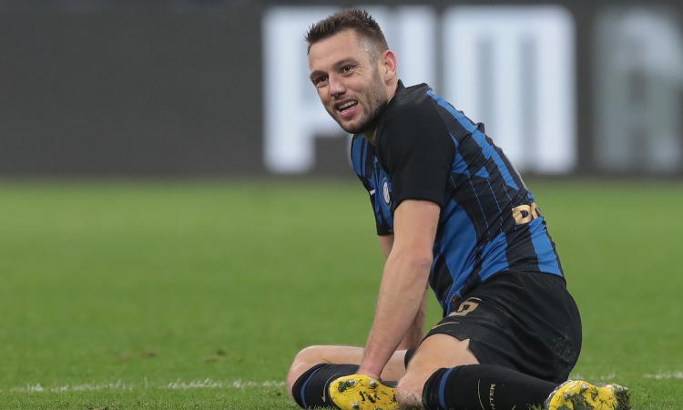 Inter, UFFICIALE: lesione per de Vrij