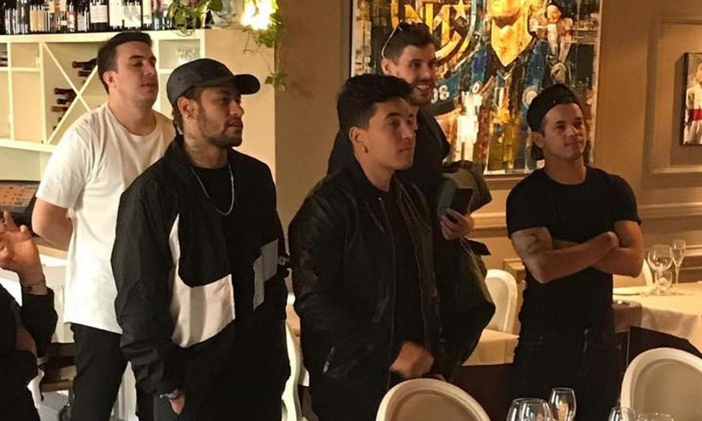 Video: Neymar visits Zanetti's restaurant in Milan