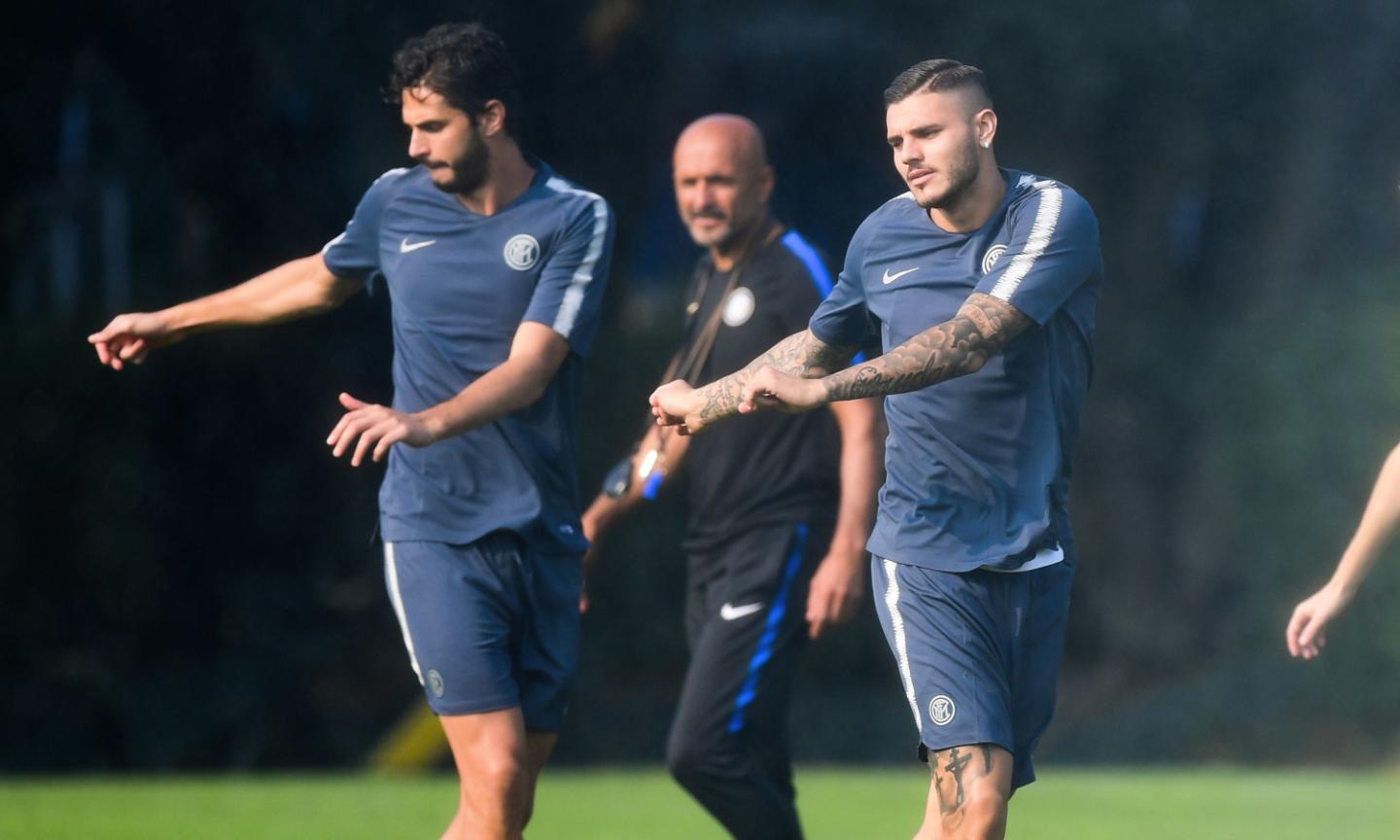 Icardi returns for Inter training: fans welcome him, no meeting with Spalletti - pics and videos