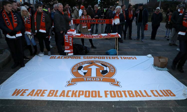 Il calcio è dei tifosi: la favola del Blackpool e del cattivo Oyston, sconfitto dalla 'rivoluzione arancione'