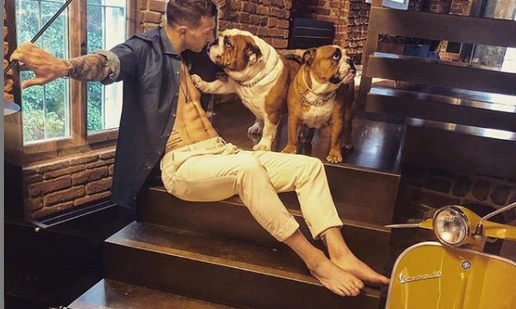 Bernardeschi privato: cani, Vespa e #familytime