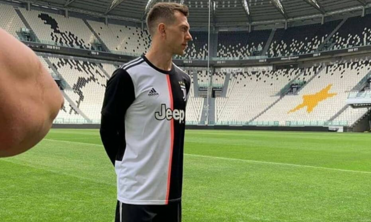 La maglia come la bandiera: Juve, per il marketing stai sacrificando la tua storia