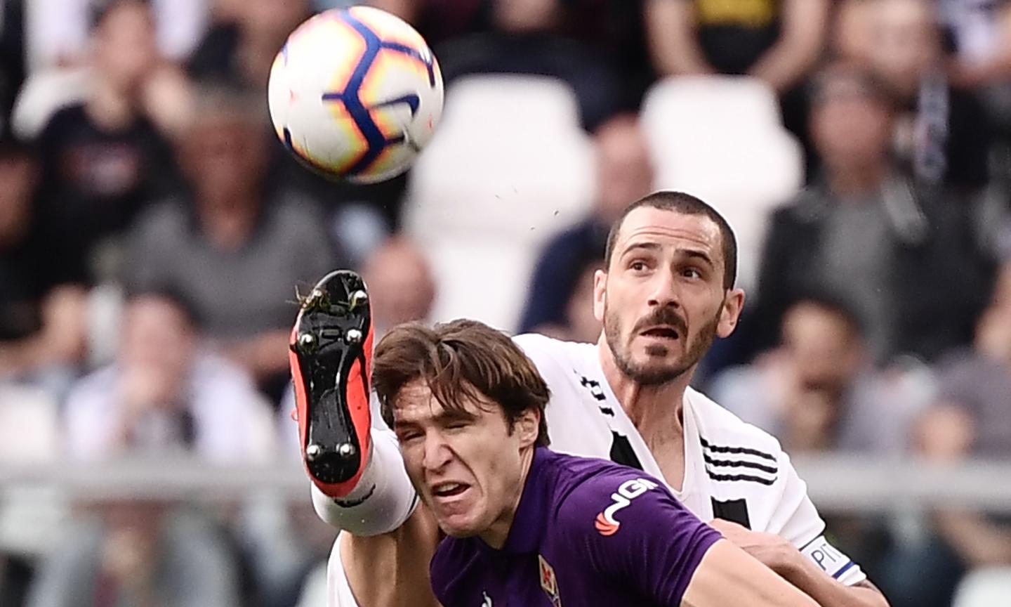 Juve fans applaud Chiesa during Juve-Fiorentina