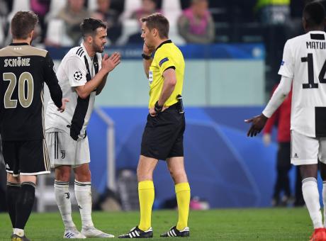 Droga, kalashnikov e lanciarazzi: Turpin, l'arbitro di Juve-Ajax narcotrafficante... per sbaglio!