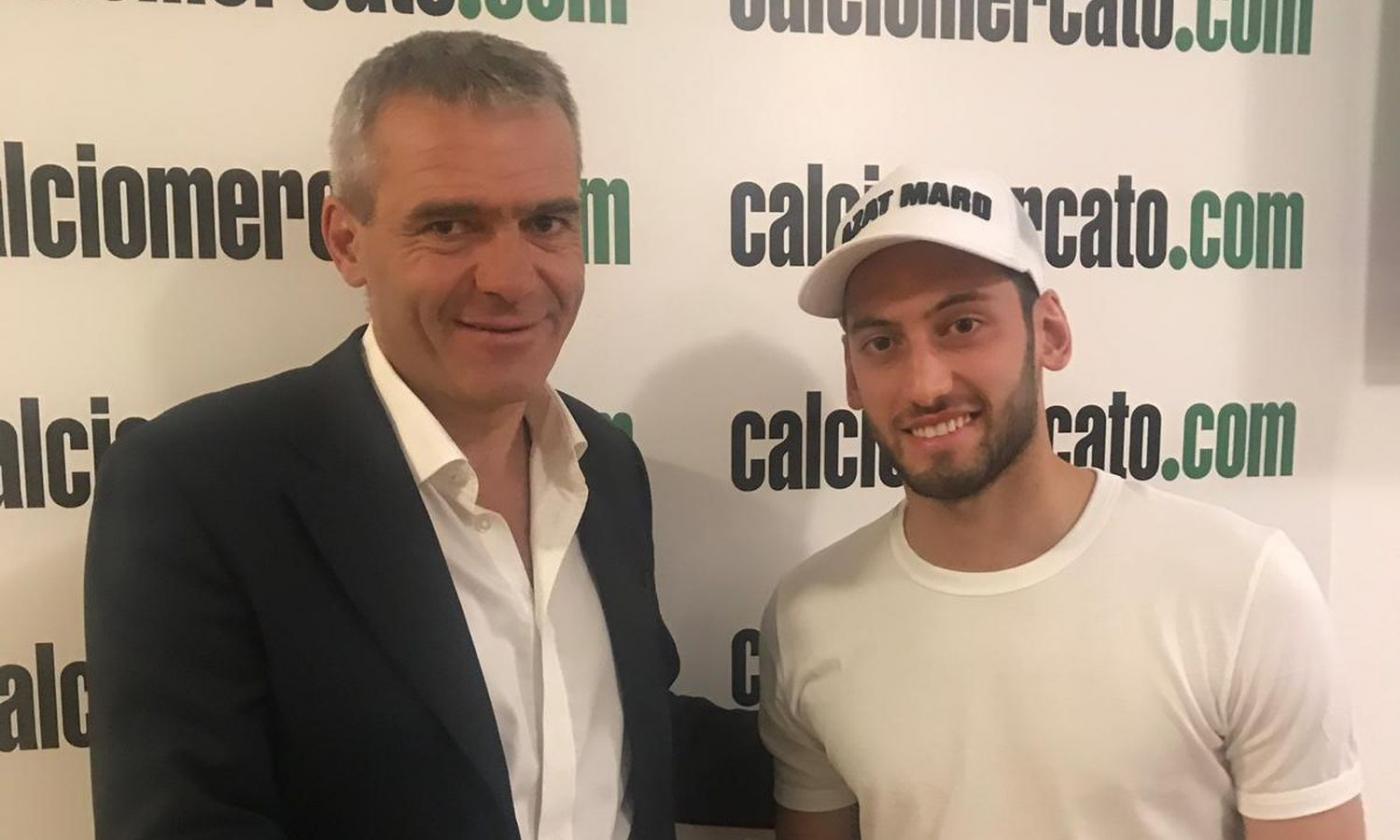 Calhanoglu nella redazione di Calciomercato.com: 'Ma come fate a vivere sempre in mezzo al calcio?'